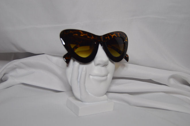 Chunky Frame Oversize Cat Eye Sunglasses - Luxe 81