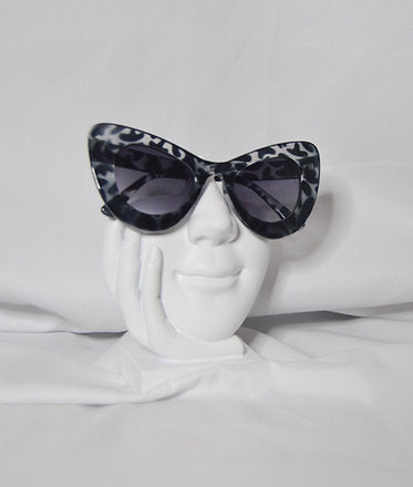 Chunky Frame Oversize Cat Eye Sunglasses - Luxe 81